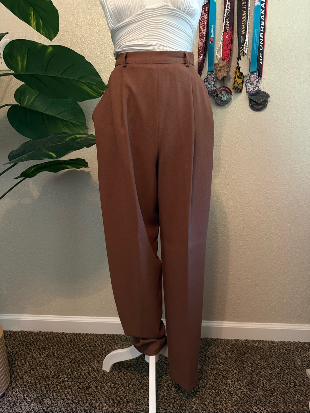 High-Waist Tailored Women's Trousers - Brown